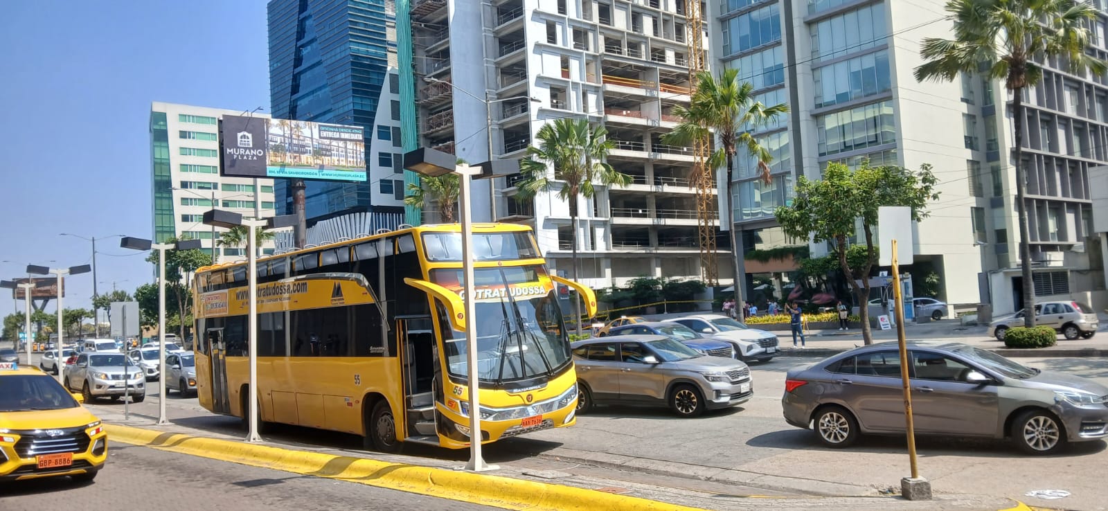 Parada en Mall del Sol 3